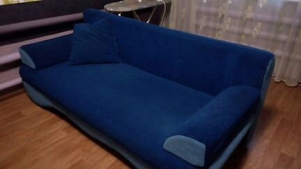 Сине-голубой диван