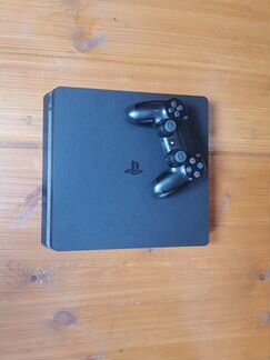 Продам приставку Sony PlayStation 4 Slim