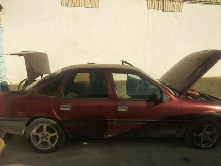 Opel Vectra 1.6 МТ, 1990, битый, 200 000 км