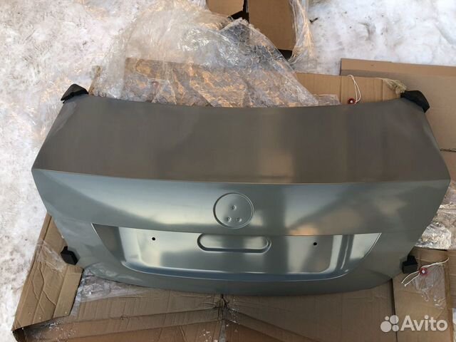 VW Polo Sedan крышка багажника 4D