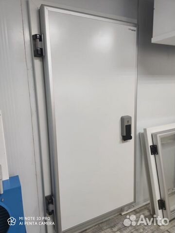 Дверь для холодильной камеры. 1.1х1.9