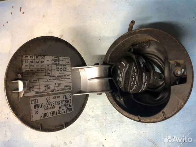 Крышка лючка бензобака 3B9809857