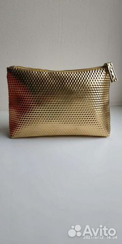 «Косметичка Avon золотого цвета»