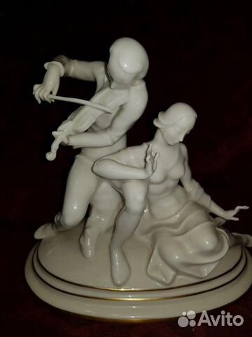 Статуэтка фарфоровая