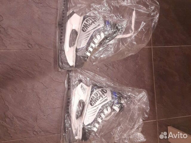 Коньки хоккейные