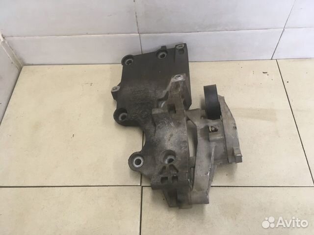 Кронштейн генератора Passat B6 2005-2010