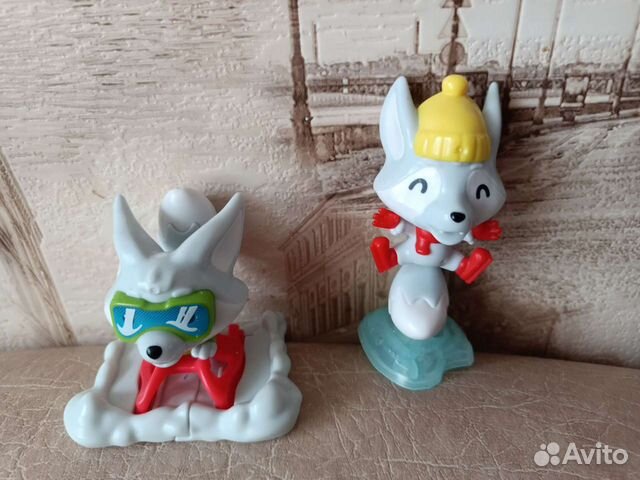 Игрушки из большого яйца Киндер сюрприз