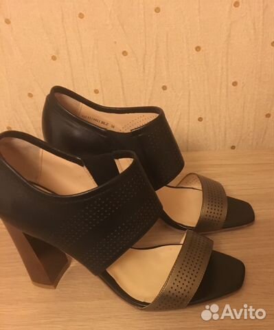 Босоножки фирмы(Carnabi)