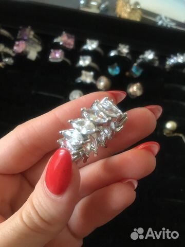 Продам кольцо из серебра с цирконами