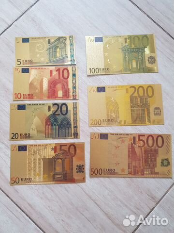 Золотые банкноты евро