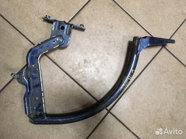 Петля крышки багажника левая Ford Focus 3 SED Петля крышки багажника левая Ford Focus 3 SED