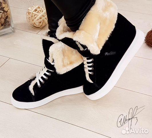 Зимние ботинки на танкетке