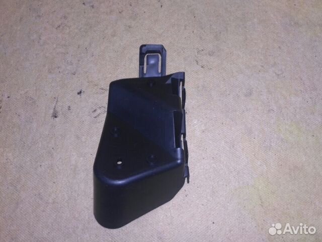 Кронштейн бампера задний правый Ford Focus 3 CB8