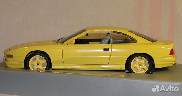 Модель авто BMW 850 CSI м 1:18