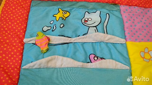 Развивающий коврик с игрушками