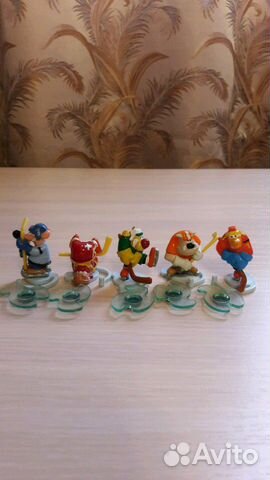 Коробка с игрушками киндер - сюрприз около 3-х кг Коробка с игрушками киндер - сюрприз около 3-х кг
