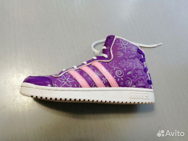 Кроссовки женские фирмы Adidas Кроссовки женские фирмы Adidas