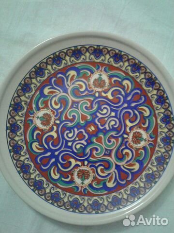 Тарелки декоративные настенные и на подставках