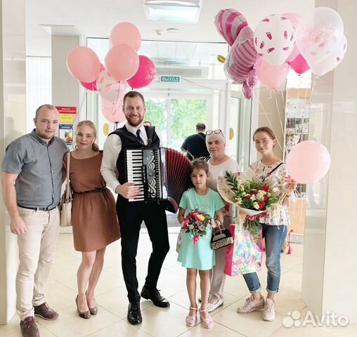 Баянист на праздник в Москве, поющий Баянист на праздник в Москве, поющий