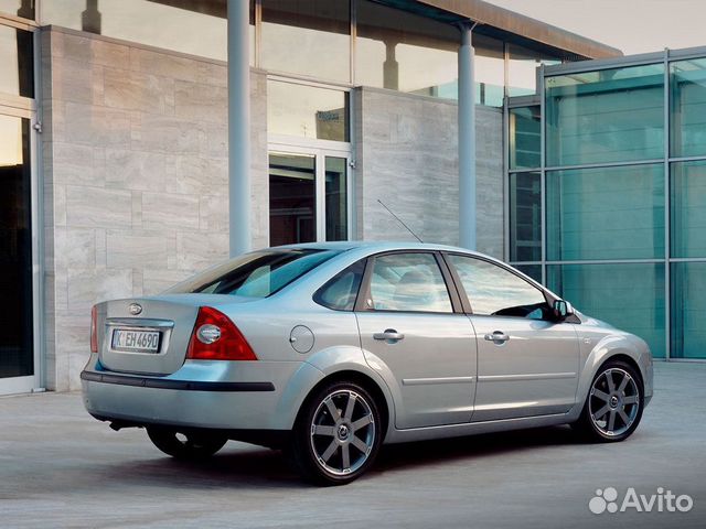 Стекло передней двери на Ford Focus II 04-11