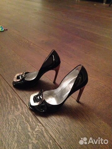 Босоножки лакированные Roger Vivier 36.5 Босоножки лакированные Roger Vivier 36.5