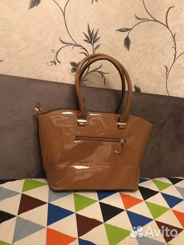 Сумка Victoria Beckham коричневая лакированная