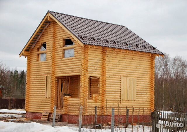 Сруб дома 7х7 м. из бревна с верандой и мансардой Сруб дома 7х7 м. из бревна с верандой и мансардой