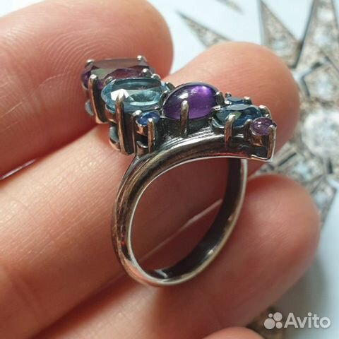 Серебряное кольцо с натуральными камнями Серебряное кольцо с натуральными камнями