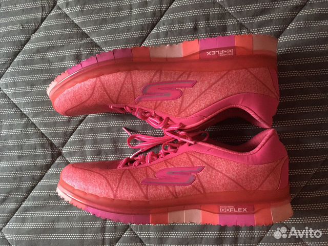 Кроссовки женские