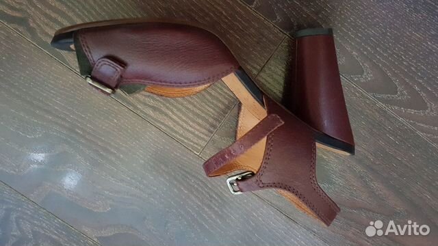 Женские сандалии