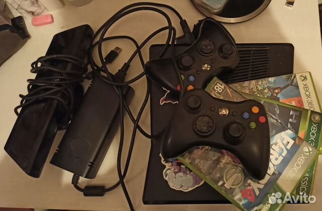 Xbox 360e 4gb lt3. 0