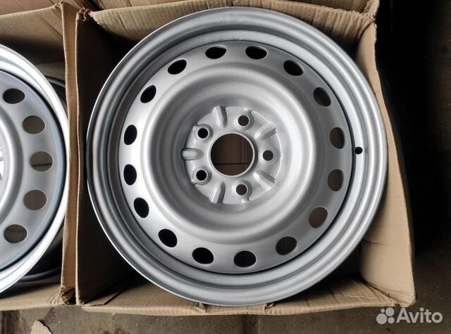 Диски новые штампованные R16 C на Renault Nissan Диски новые штампованные R16 C на Renault Nissan