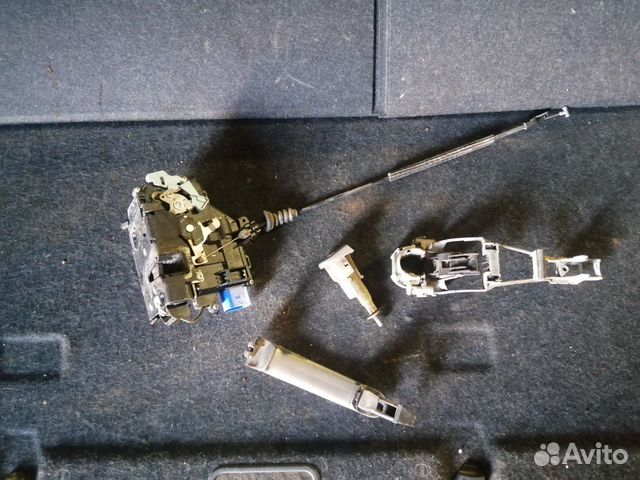 Замок передний правый Шкода Октавия А5