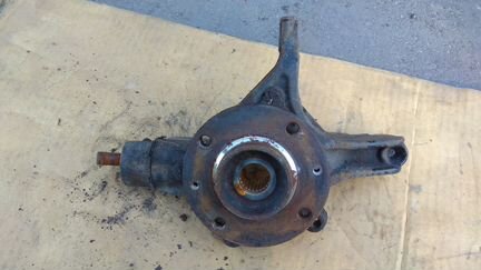 Кулак передний правый Ситроен С4 Пикассо