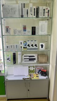 Стеклянная витрина с подсветкой