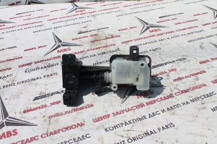 Привод лючка бензобака мерседес w221