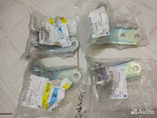 Автомобильные петли (один комплект) на переднюю дв