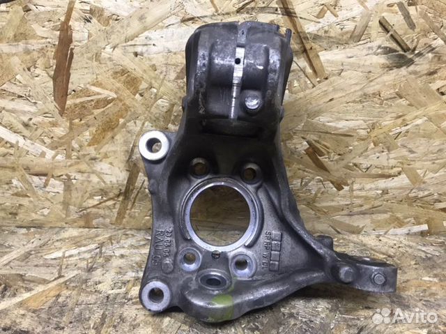 Кулак поворотный передний правый Volkswagen Passat