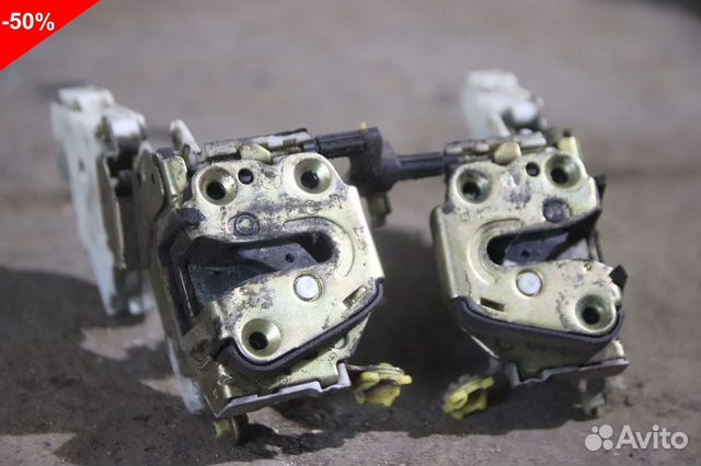 Замок двери правый на Ниссан Микра К11