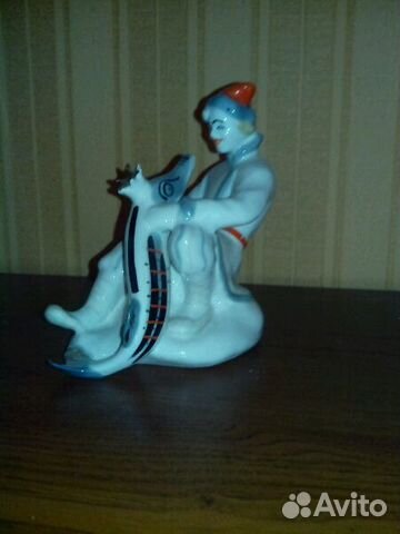 Фарфоровая статуэтка