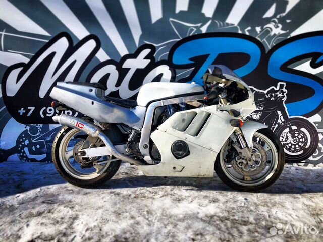 На разборе Suzuki GSX-R400R (GK76A) 90 - 95г