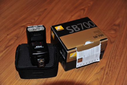 Вспышка Nikon SB-700