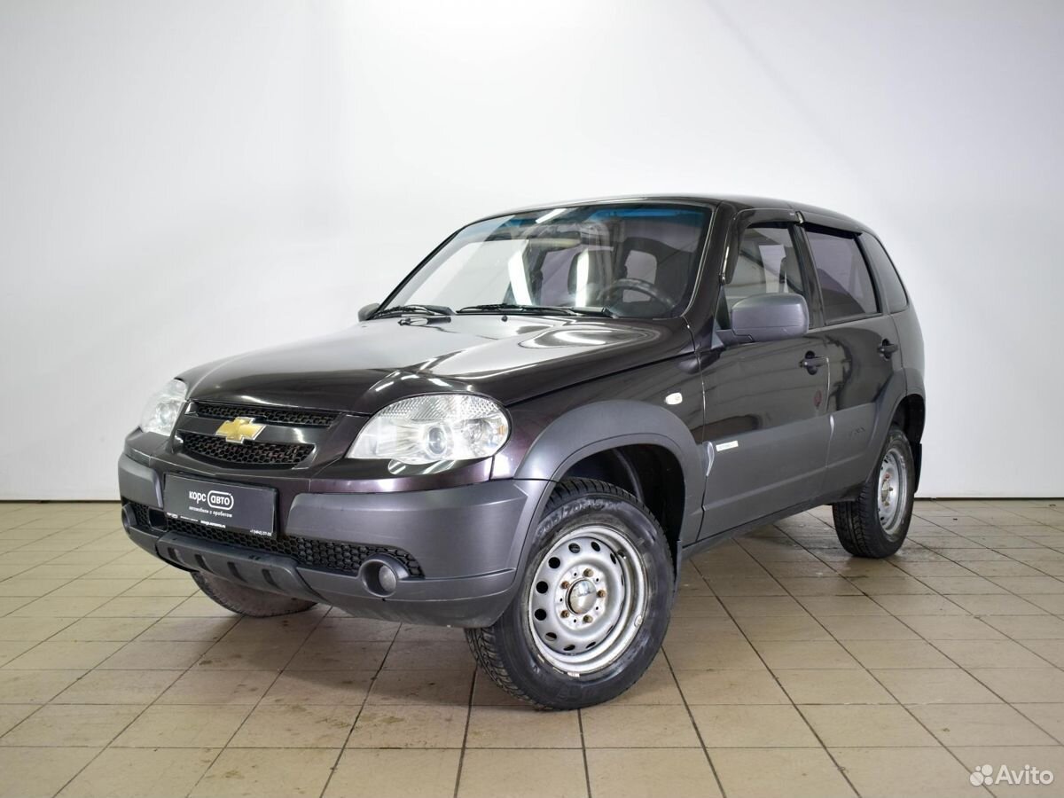 Chevrolet niva в автосалоне. Шеви нива броня 7. Chevrolet niva (модель 212300-55) вес автомобиля. Нива шевроле калуга. Нива шевроле черная новая.