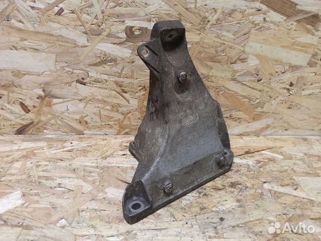 Кронштейн двигателя правый VW Passat B5, Audi A4