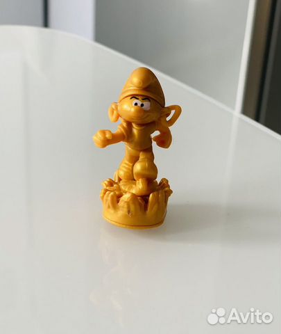 Игрушки из киндера Смурфики 2022