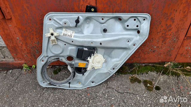 Стеклоподемник задний правый Фольксваген Бора