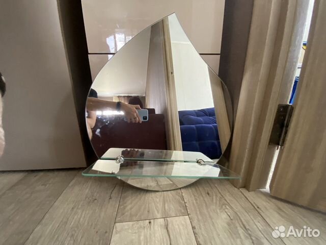 Зеркало в ванную с полочкой