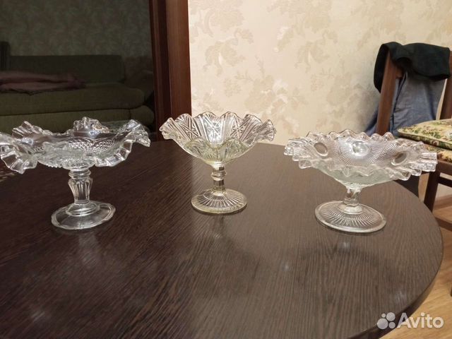 Три вазочки для варенья, орешков