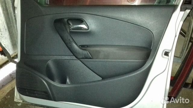 Обивка двери передней правой Фолькс Поло седан