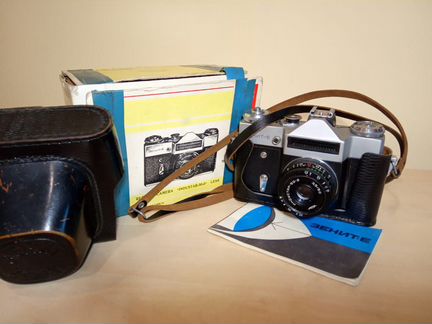 Зеркальный фотоаппарат